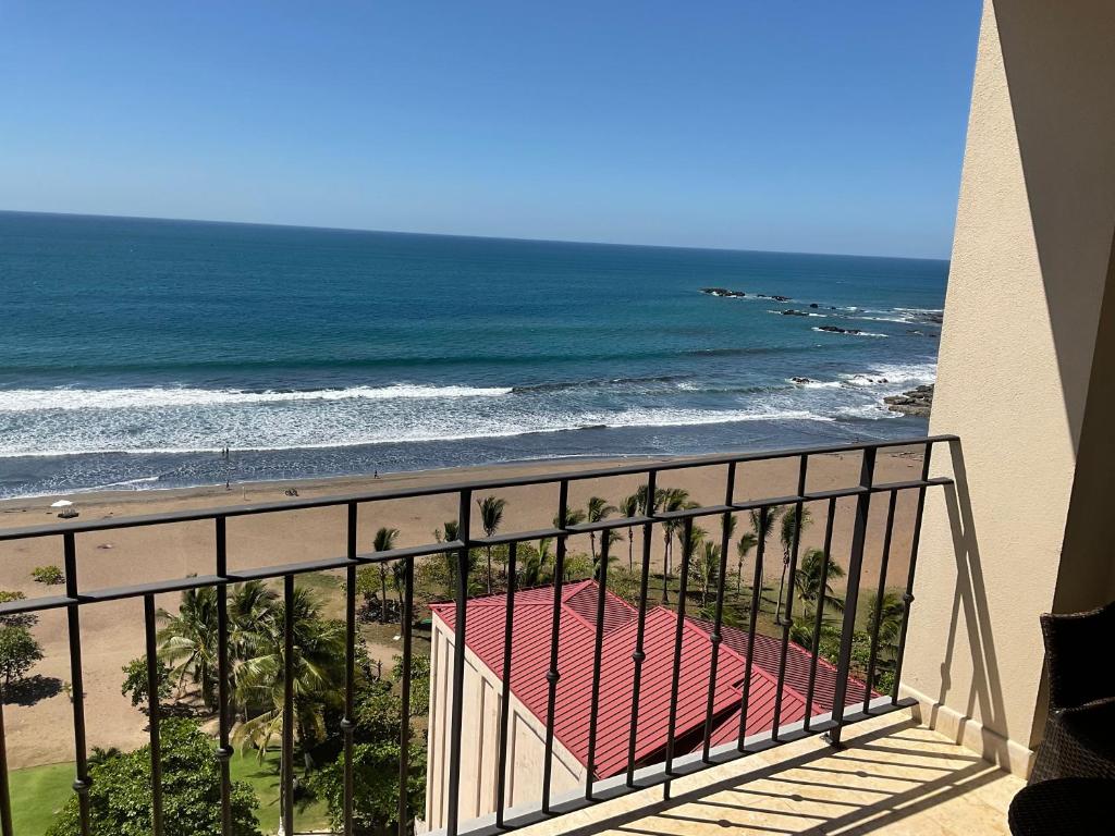 Jaco Oceanfront Condo #1119 in a Luxury Resort photo 4