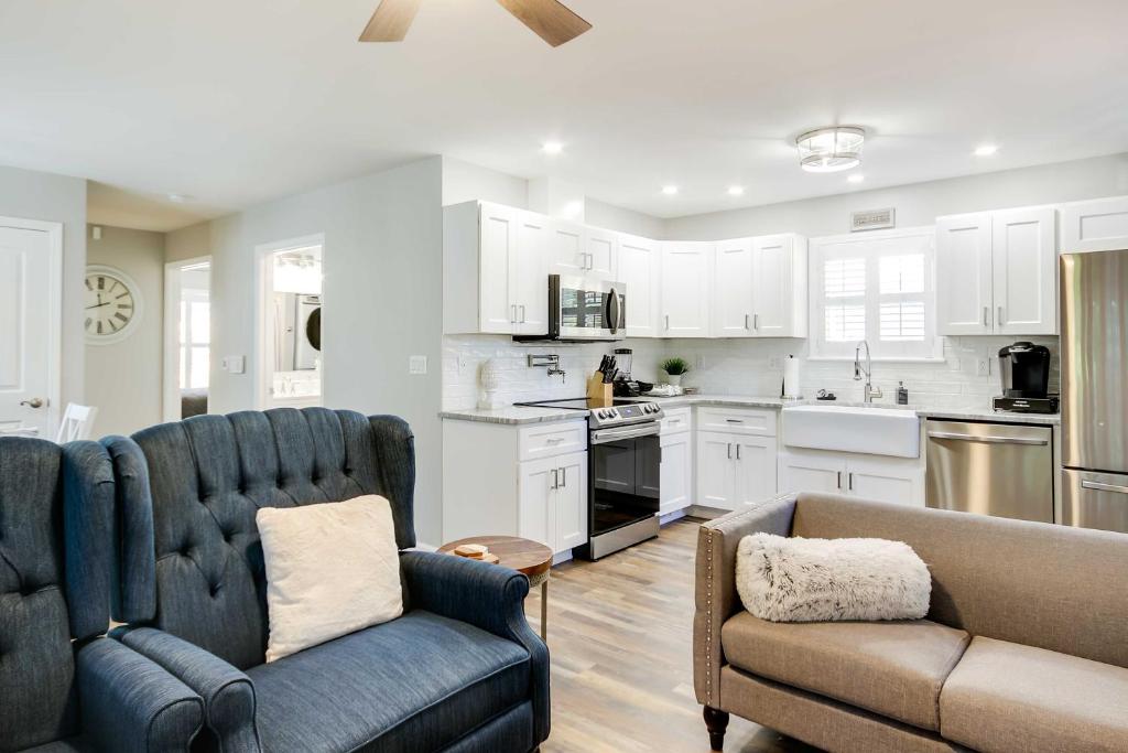 Step-Free Home with Fire Pit - 3 Miles to USC! photo 2