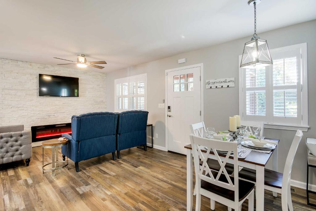 Step-Free Home with Fire Pit - 3 Miles to USC! photo 4