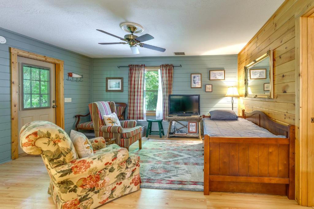 Cozy Creekside Cabin with Fire Pit and Views! photo 4