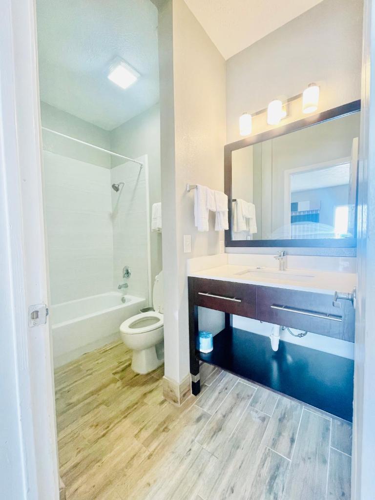 Americas Best Value Inn Arlington photo 1