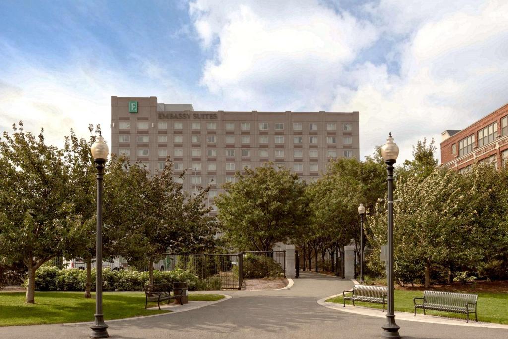 Embassy Suites Boston at Logan Airport photo 2