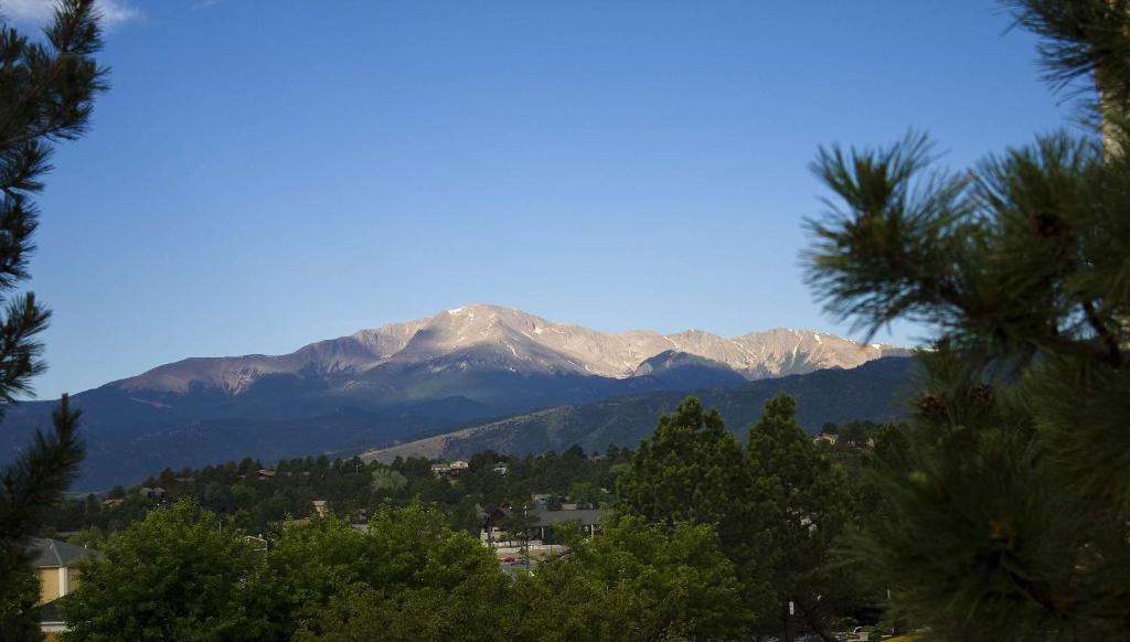 Embassy Suites by Hilton Colorado Springs photo 3