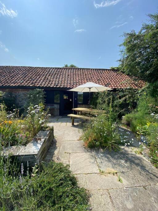 Oyster Barn sleeps six, North Norfolk - Tap to explore photos