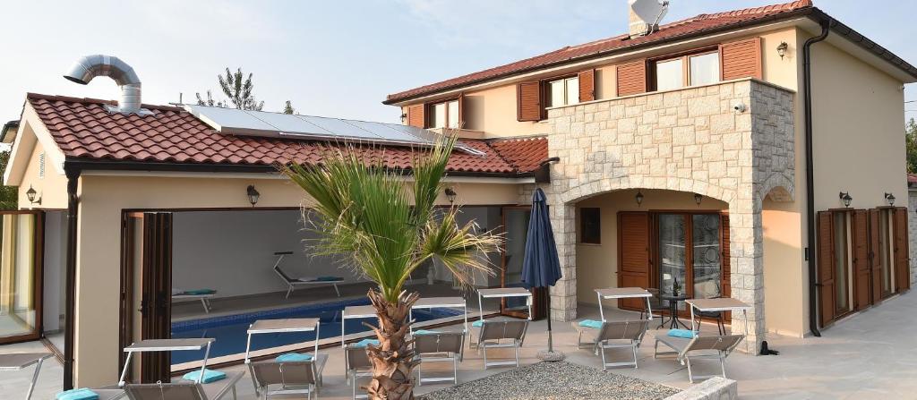 Villa Muskatel -with heated pool photo 3