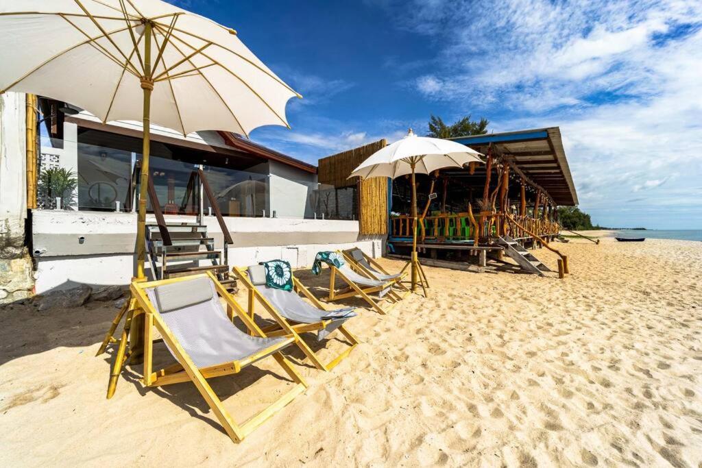 Private Beach Front Villa, 3 Bedrooms! (CA3) photo 4