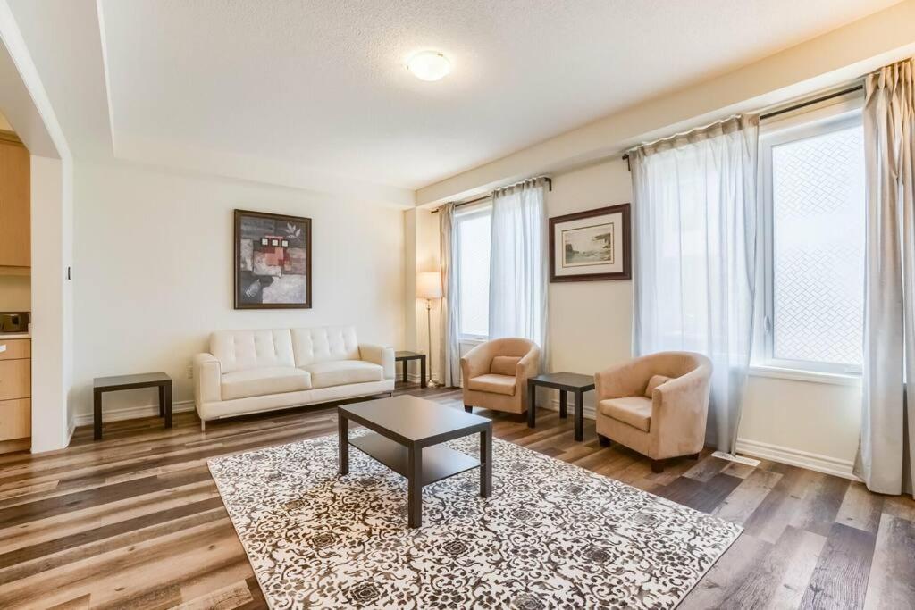 3 Bed entire townhouse with parking