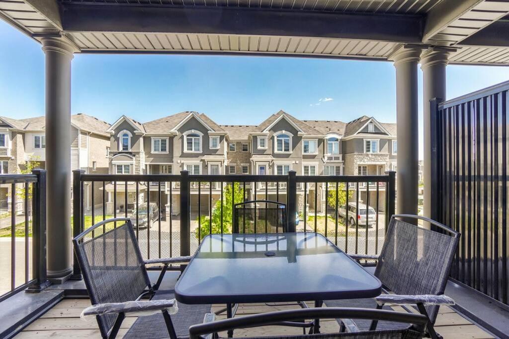 3 Bed entire townhouse with parking photo 2