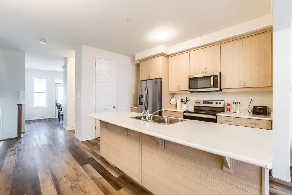 3 Bed entire townhouse with parking photo 4