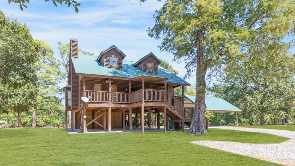 Experience Louisiana, Cabin on Bayou Petite Anse photo 4