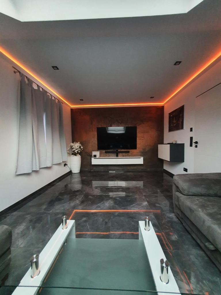Los Angeles Apartment