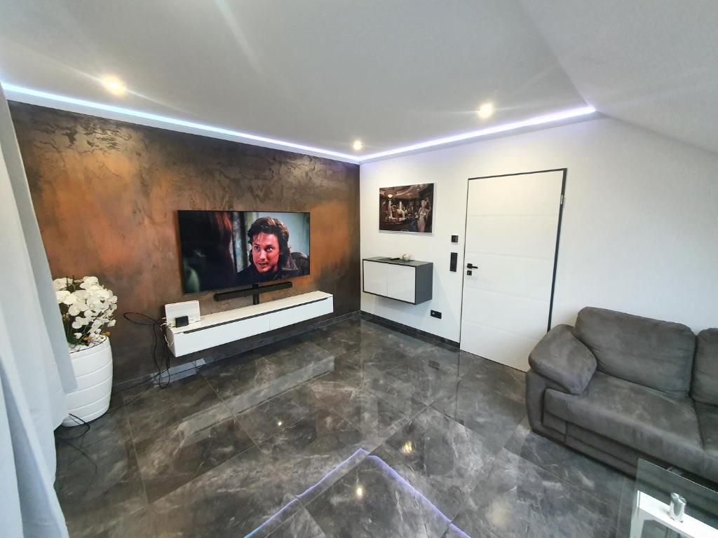 Los Angeles Apartment photo 3