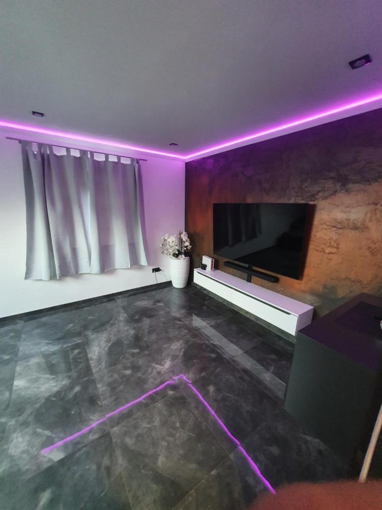 Los Angeles Apartment photo 4