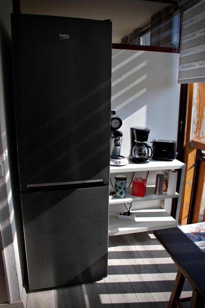 studio équipé avec balcon fermé photo 3