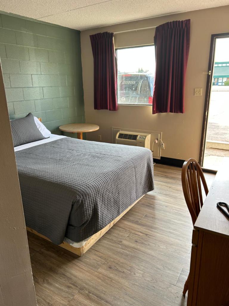 Cedar Inn photo 2