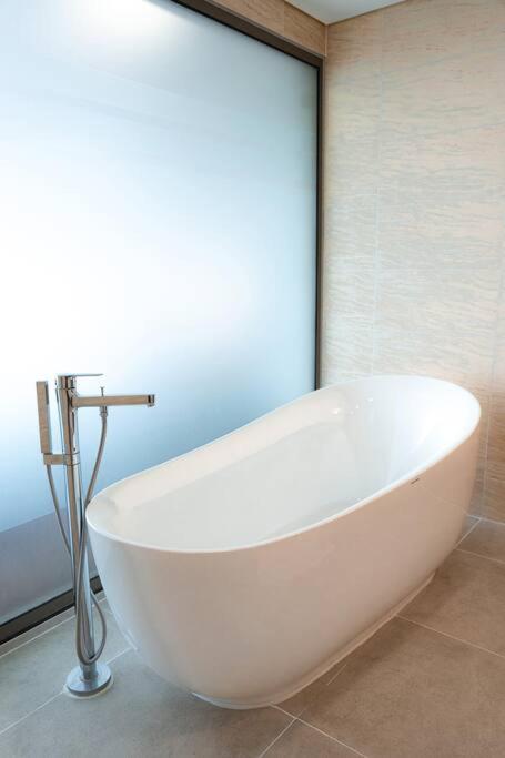 1BR, 1 Sofa bed Luxurious 5-stars Flamingo Resort.