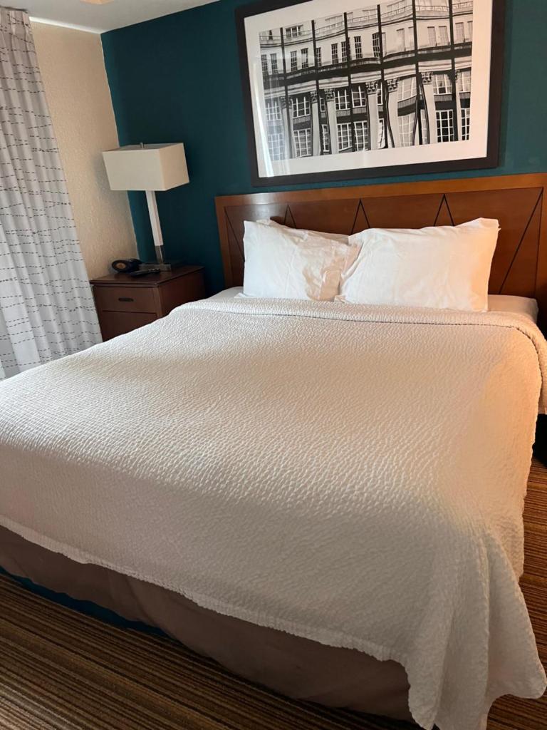Queen bed available photo 2