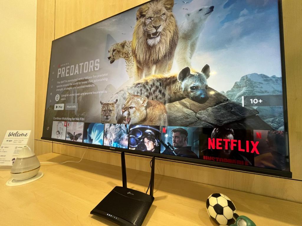 Netflix-Seaview-SunsetView-PuteriBeach-Mutiara Beach Resort Melaka photo 4