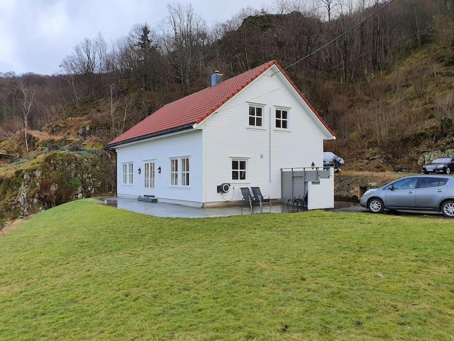Moderne hus med 5 soverom og 2 bad på Hidra