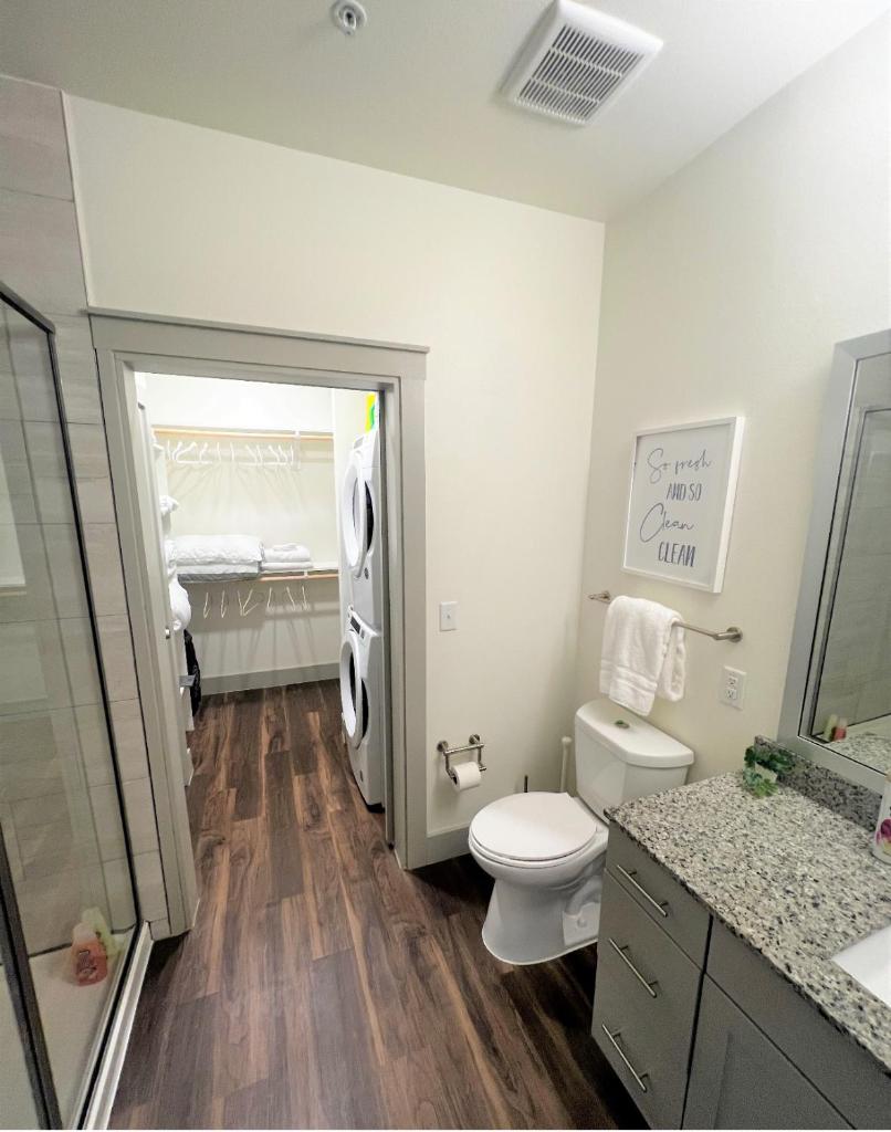 1 BR w Balcony View Resort Pool Free Parking photo 3