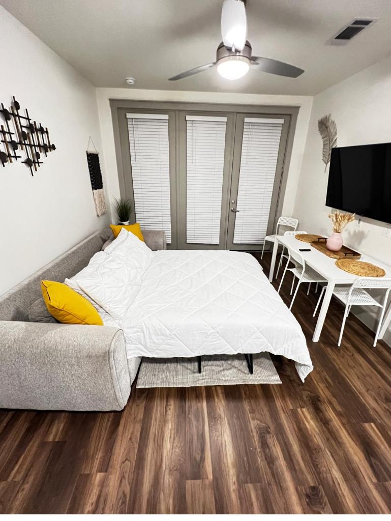 1 BR w Balcony View Resort Pool Free Parking photo 4
