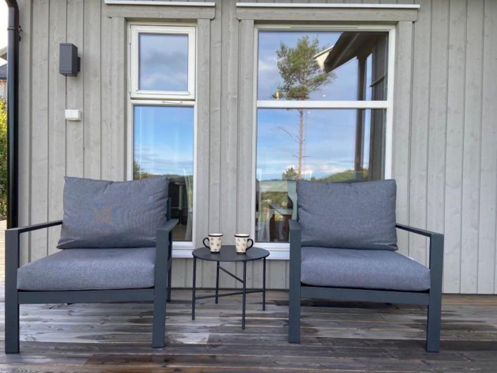 Flott nyere hytte med sjøutsikt. photo 3