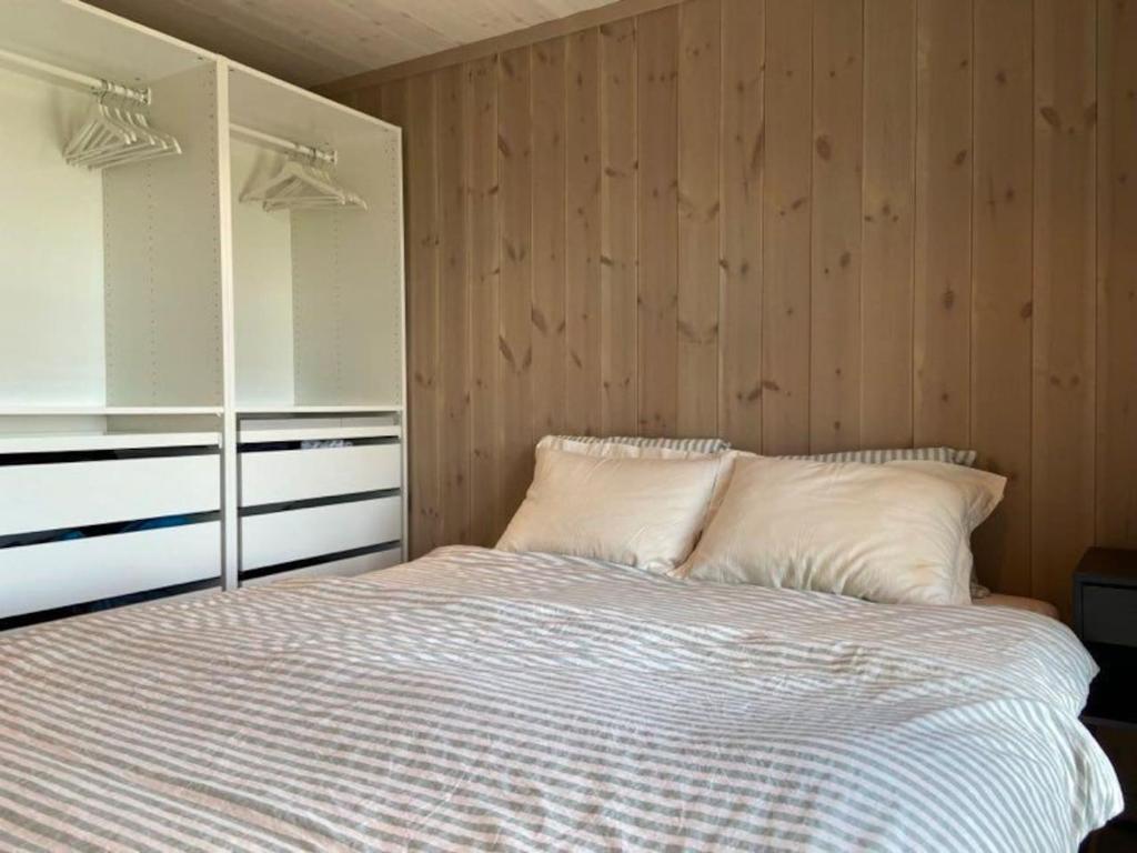 Flott nyere hytte med sjøutsikt. photo 4