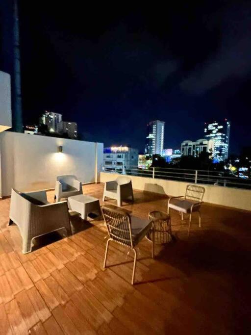 Great Apartment with Private Terrace near Centro Cívico photo 2