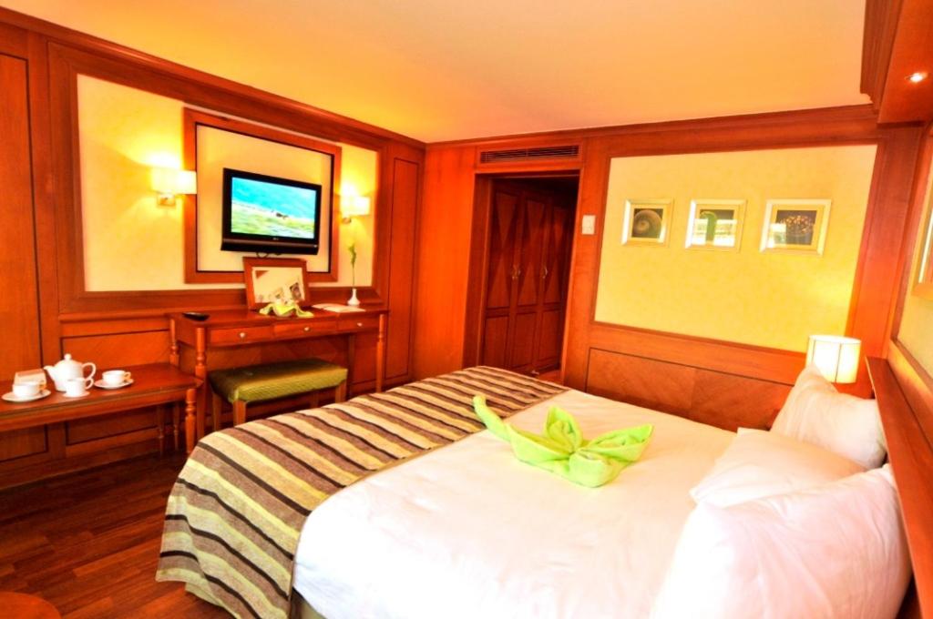 Cleopatra Nile 5 Star Trek Cruise every Friday from Aswan for 3 Nights Every Monday from Luxor 4 Nights photo 1