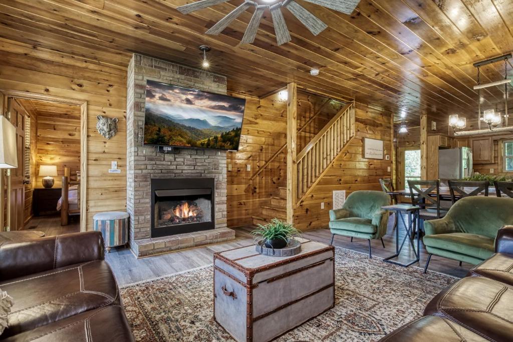 Cozy Bear Lodge image