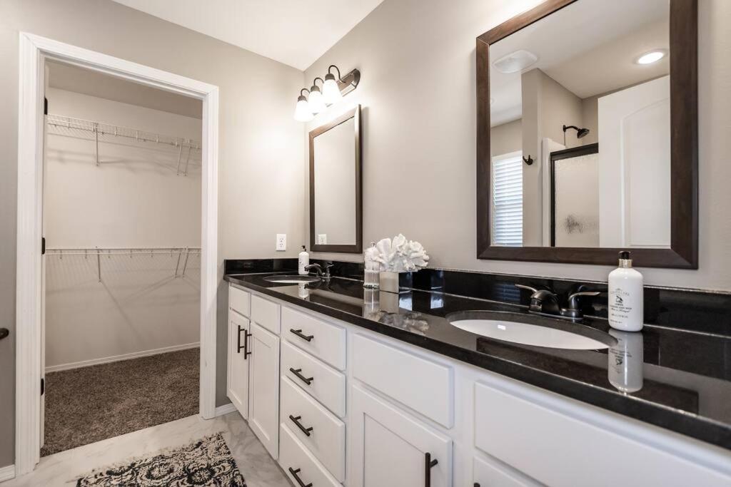 NEW! Beautiful and Spacious Home photo 3