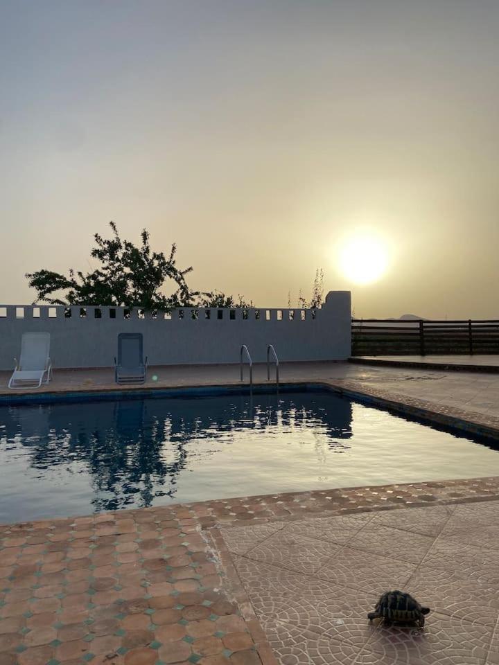 Paradiso Ferme avec 3 chambres 3 grands salons marocains piscine et terrasse فيلا بثلاث غرف نوم وثلاثة صالونات مغربية ومسبح وتراس photo 3