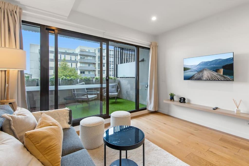 Preston - Entire Unit with 2 beds 2 baths photo 3