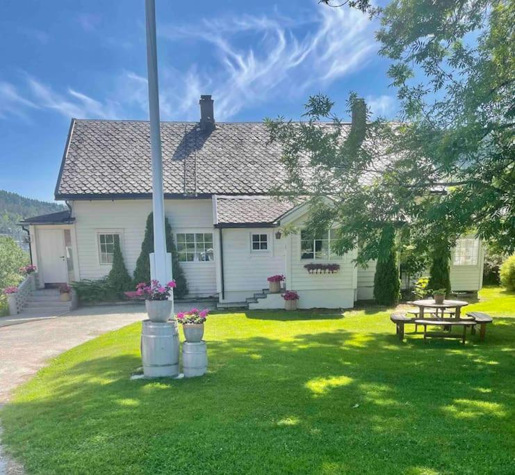 Nakkentunet - familievennlig hus på gårdstun.
