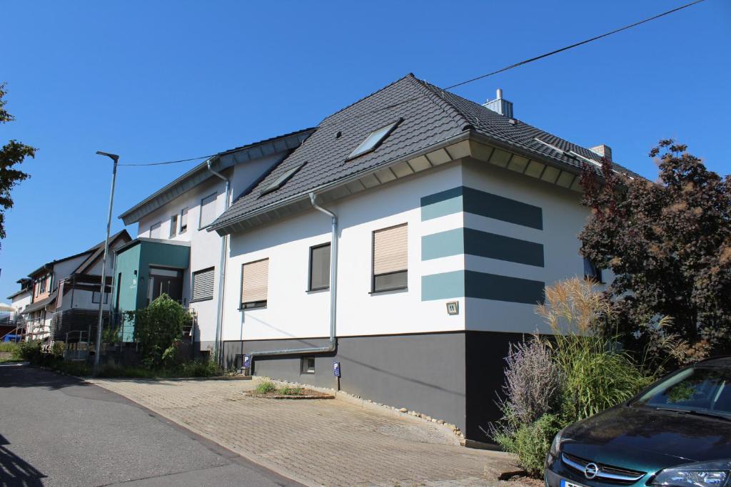 moderne Ferienwohnung mit Balkon