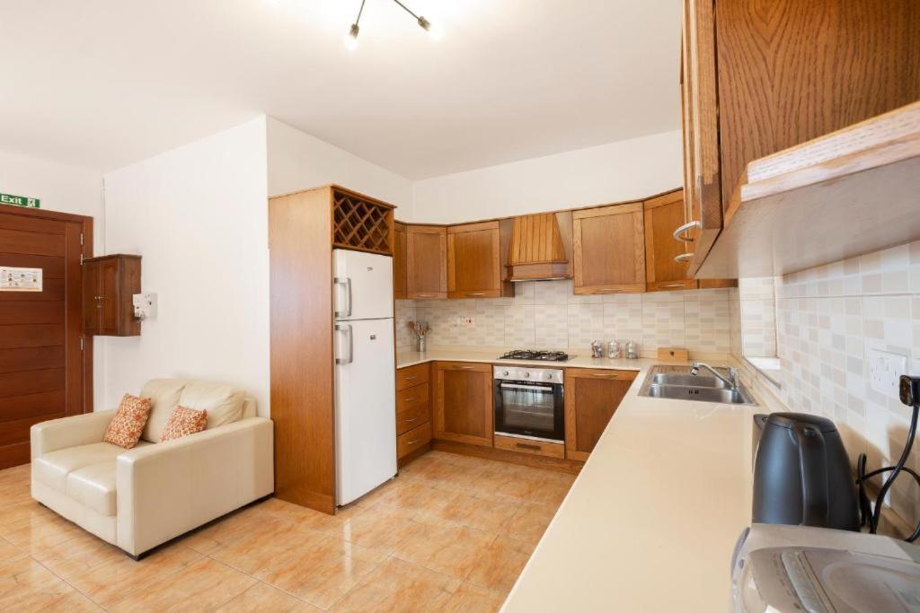 Gudja - Lovely 3 bedroom unit with own private entrance photo 1