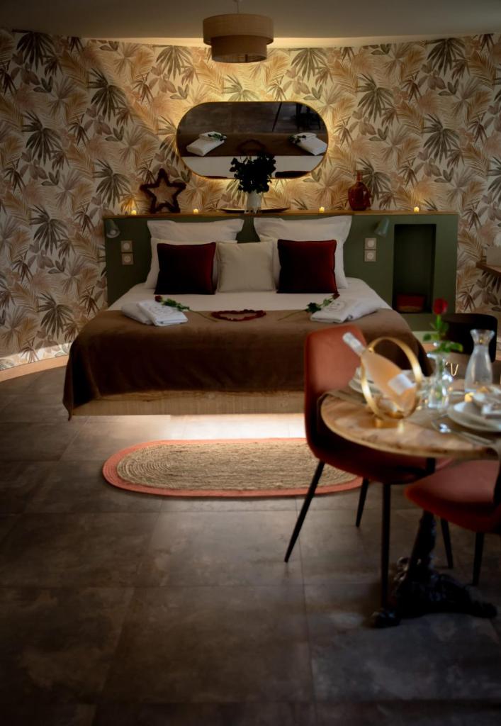 Le Mas aux Amoureux , Suite Romantique et Spa photo 3