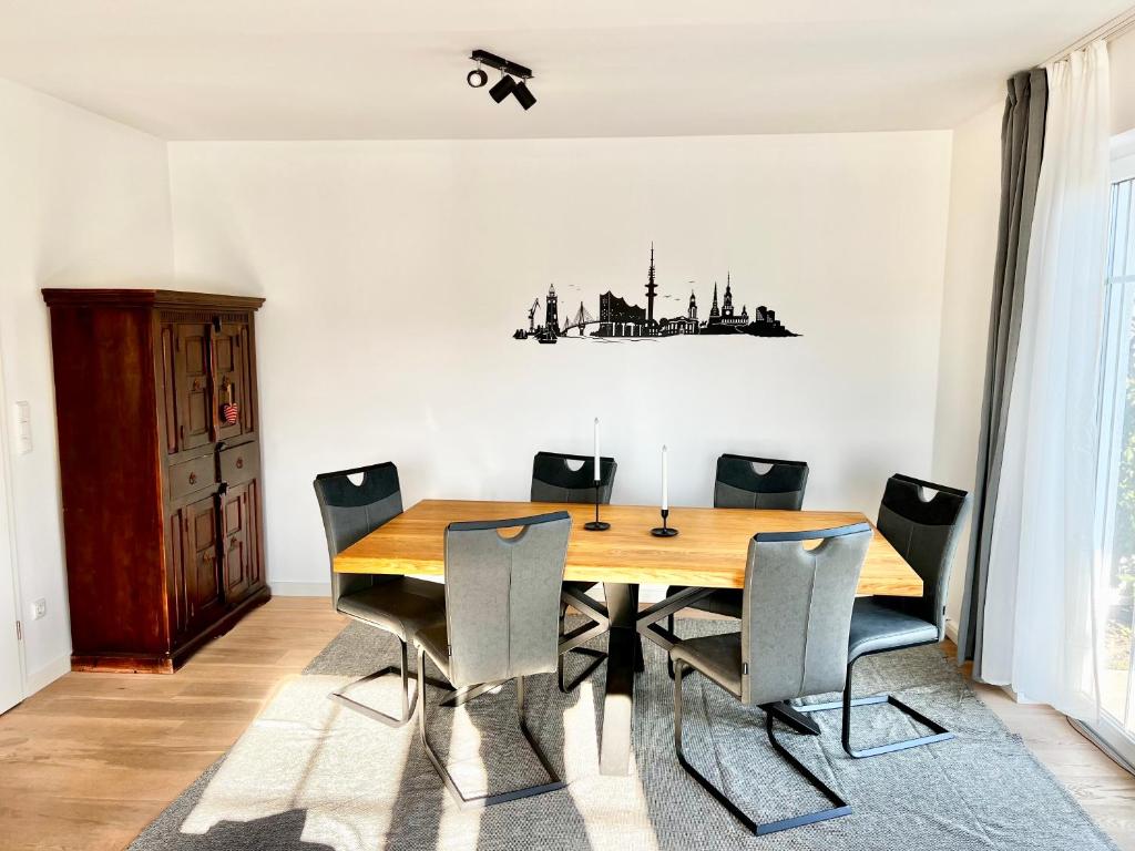 Luxuriöse Doppelhaushälfte am grünen Rande von Hamburg photo 3