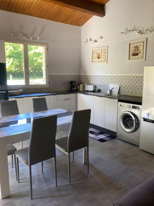 charment logement avec piscine et jardin photo 3