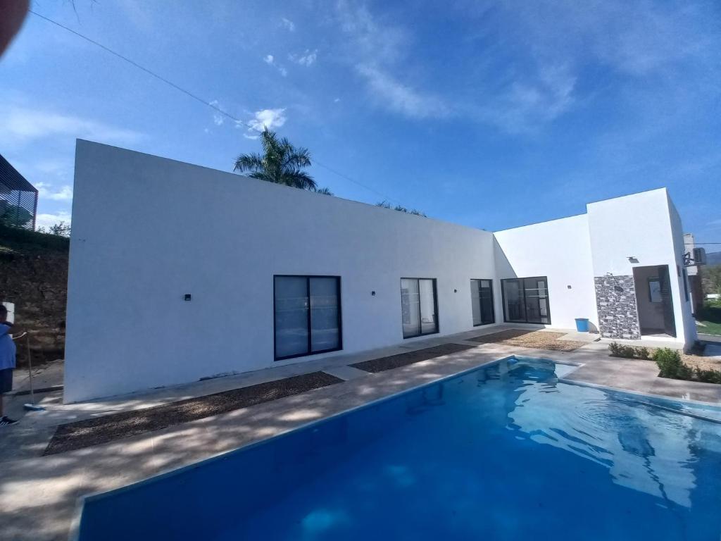 Piscina privada y mucha tranquilidad. photo 1