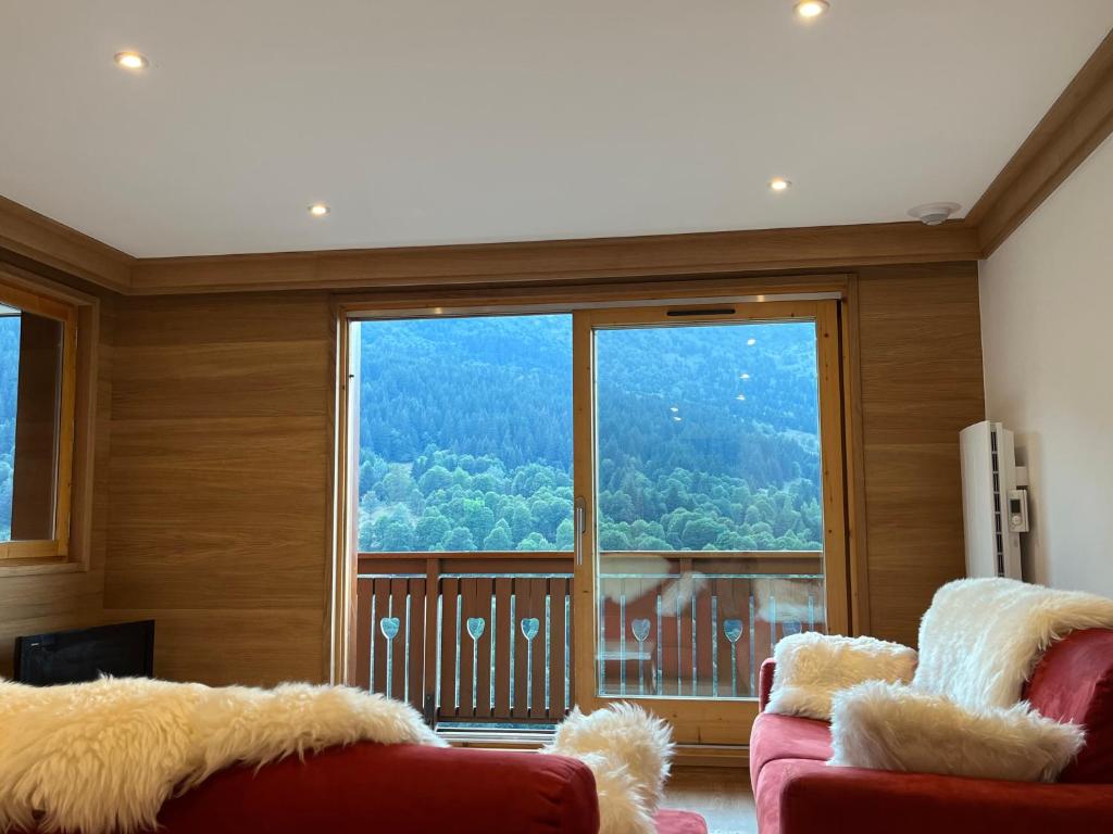 Newly renovated 7-9pers Luxury Chalet in Meribel Centre 85m2 3BR 3BA with stunning Mountain View photo 3