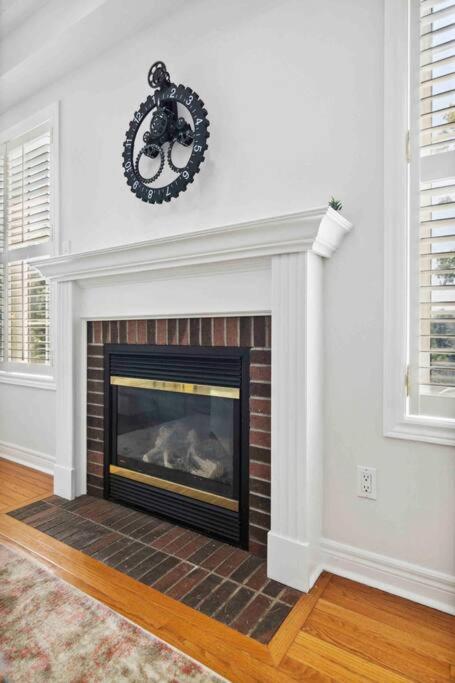 The cozy corner House in the Richmond Hill photo 1