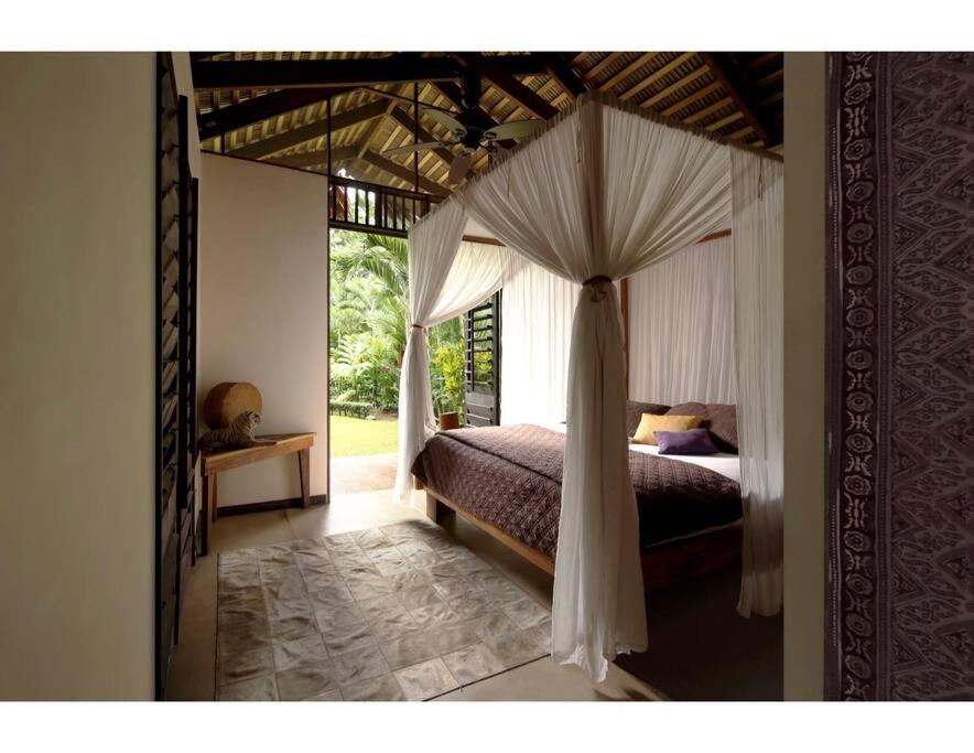 Magical 3 bed home- Private pool + Beach access photo 3