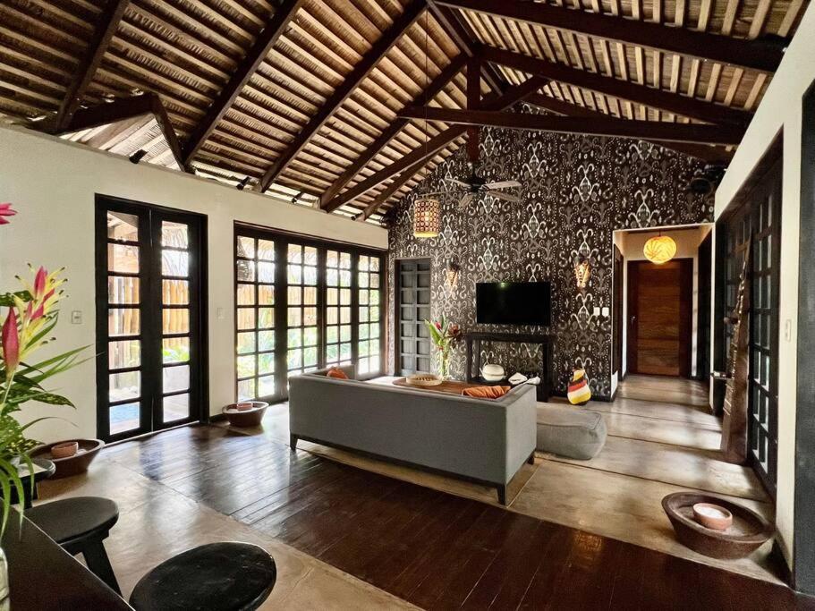 Magical 3 bed home- Private pool + Beach access photo 2