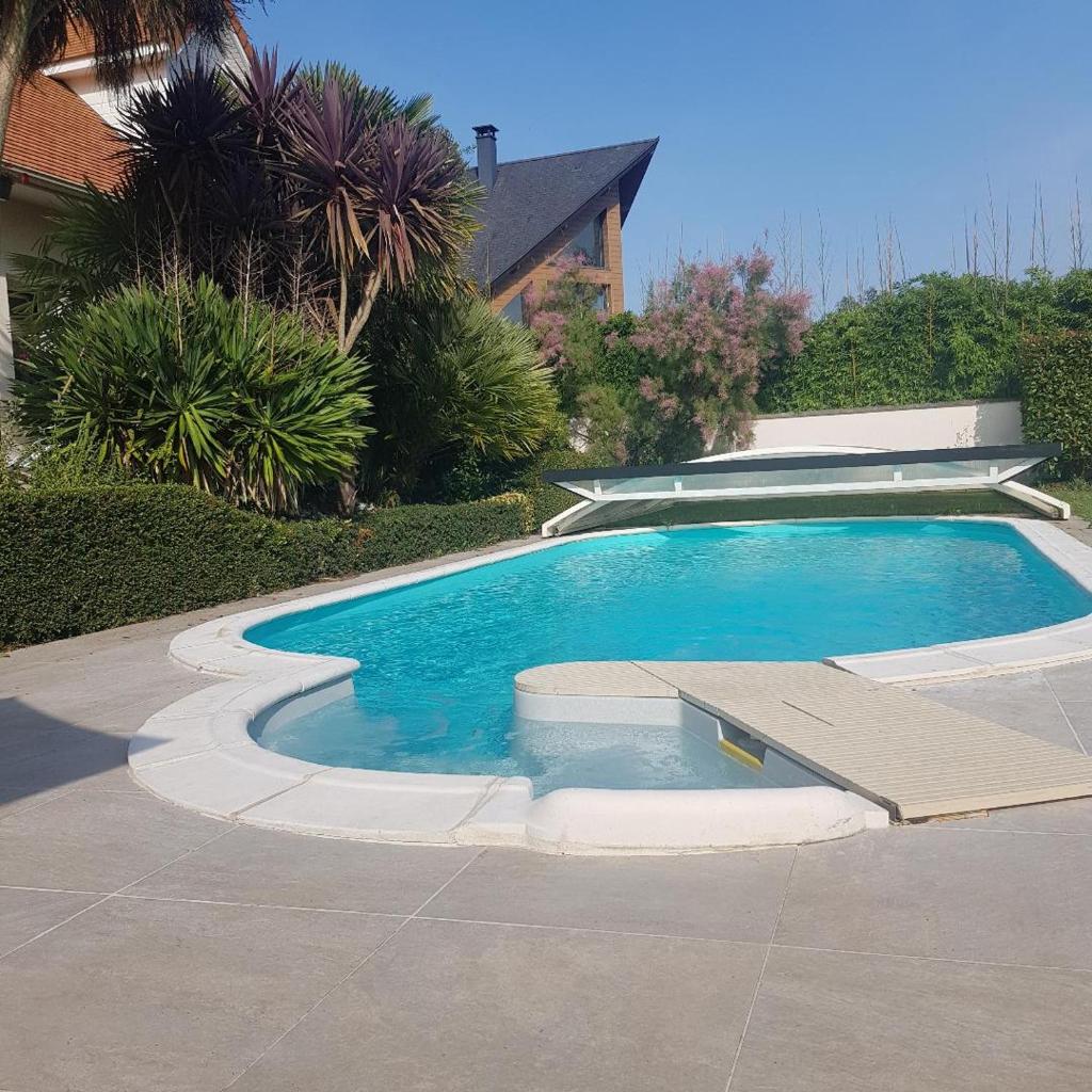 Grande Chambre entre caen et la mer chambre terrasse jardin et piscine photo 4