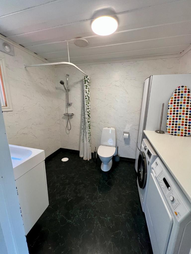 Idylliskt hus med sjöutsikt. photo 3