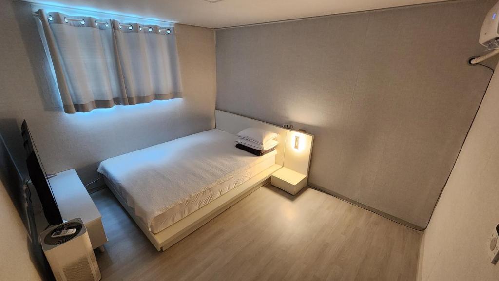 Middle option two-room, Exclusive use, public transportation 4 minutes away photo 2