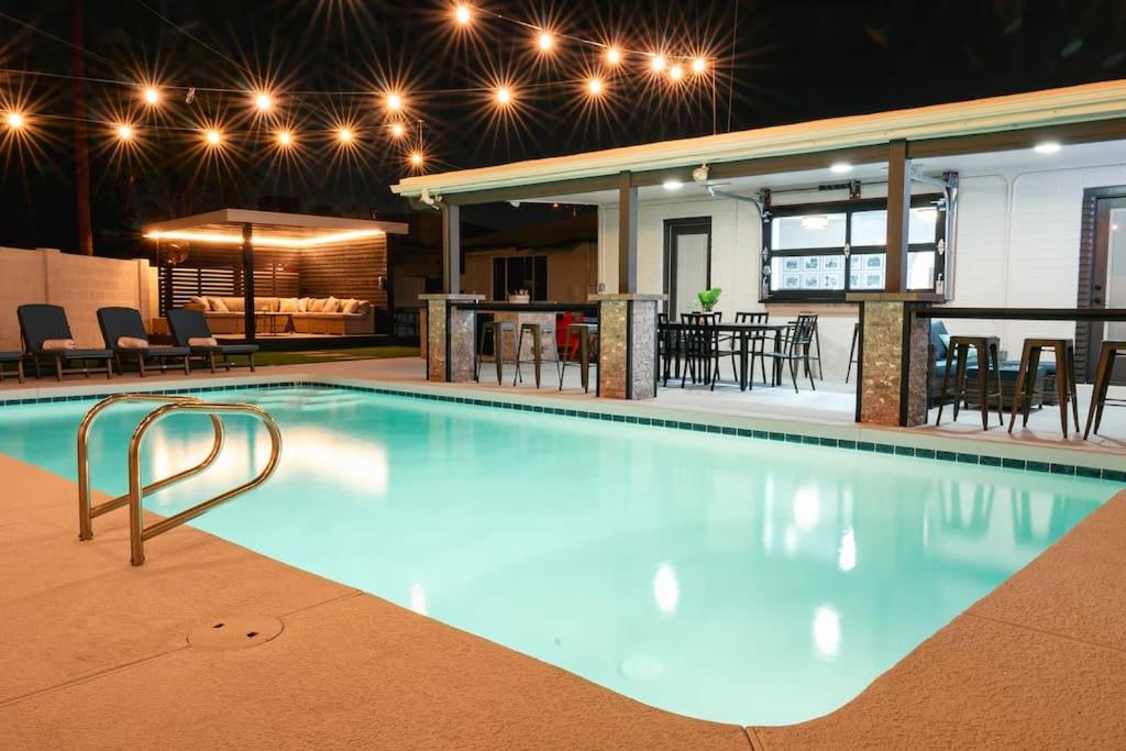 Sundown@OldTown~Pool~Cabana~Bar image