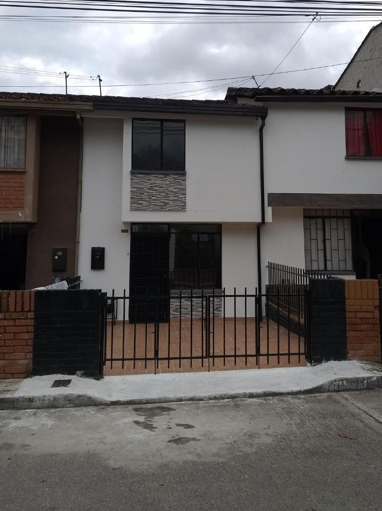Casa Amoblada Floridablanca, a 5 min del casco urbano de Florida, a 10 min del Hospital Internacional y El Cerro del Santísimo. photo 1