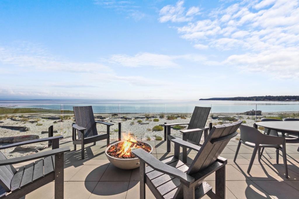 Beachfront Luxury Suite #18 at THE BEACH HOUSE photo 1
